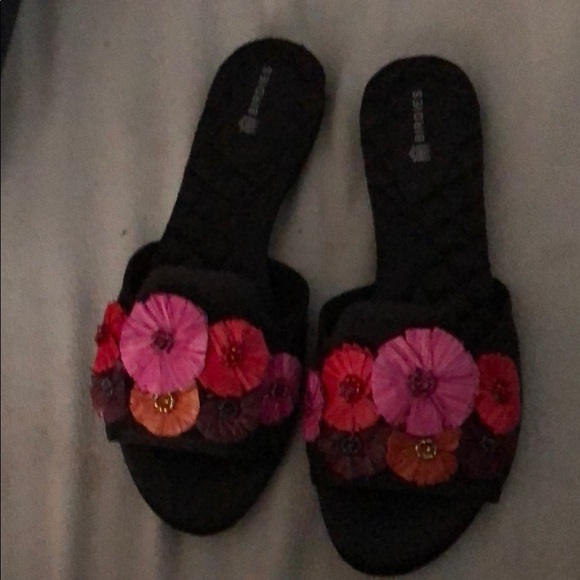 Birdies: The Chickadee / Black / Size 6 - Picture 1 of 3